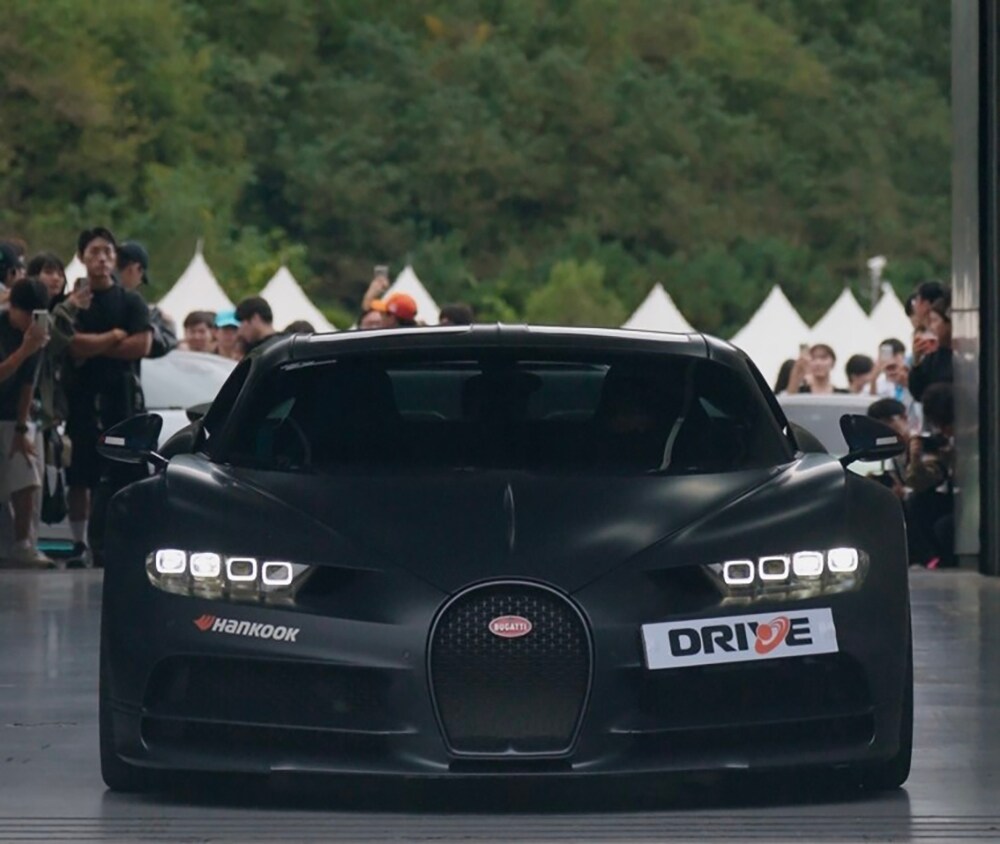 peaches_run_universe_부가티_전시